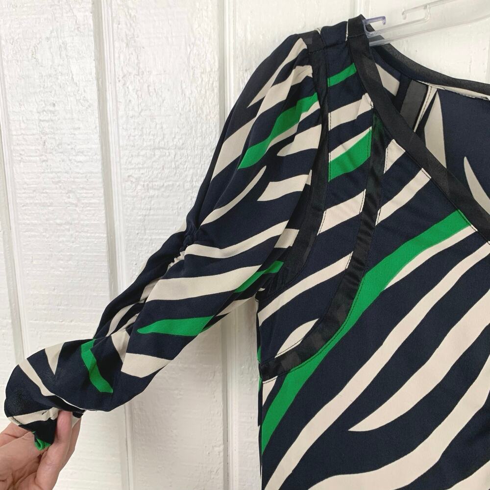 Diane von Furstenberg DVF Silk Blouse Size 2 Abstract Print Ruched Sleeve Top - Picture 2 of 7